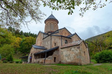 Orta Gürcistan 'ın Shida Kartli kentindeki ünlü Kintsvisi manastırı. Seyahat
