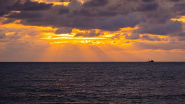 Karadeniz 'de güzel bir gün batımı, Poti, Gürcistan. Peyzaj