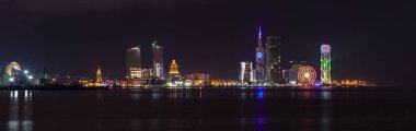 Batumi, Gürcistan - 31 Aralık 2021: Güzel şehir manzarası, gece Batum şehri manzarası