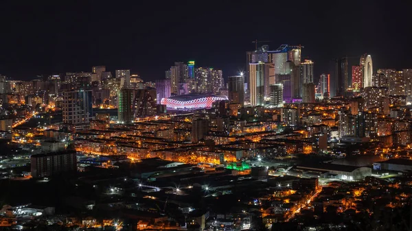 Batumi, Georgië - 31 december 2021: Stadsgezicht vanuit de lucht van Batumi 's nachts — Stockfoto