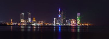 Batumi, Gürcistan - 31 Aralık 2021: Güzel şehir manzarası, gece Batum şehri manzarası
