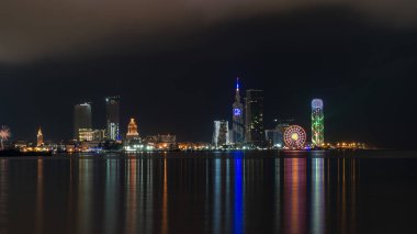 Batumi, Gürcistan - 31 Aralık 2021: Güzel şehir manzarası, gece Batum şehri manzarası