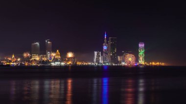 Batumi, Gürcistan - 31 Aralık 2021: Güzel şehir manzarası, gece Batum şehri manzarası