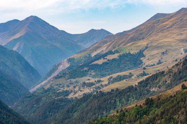 Gürcistan 'ın dağlık bölgesinin güzel manzarası, Tusheti. Seyahat