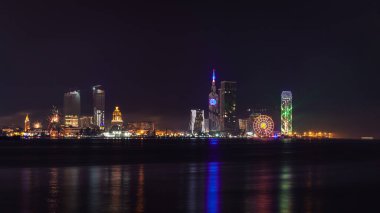 Batumi, Gürcistan - 31 Aralık 2021: Güzel şehir manzarası, gece Batum şehri manzarası