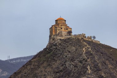Jvari Manastırı, Gürcistan 'ın Mtskheta kenti yakınlarında bulunan Gürcü ortodoks manastırıdır.