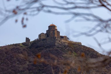 Jvari Manastırı, Gürcistan 'ın Mtskheta kenti yakınlarında bulunan Gürcü ortodoks manastırıdır.