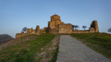 Jvari Manastırı, Gürcistan 'ın Mtskheta kenti yakınlarında bulunan Gürcü ortodoks manastırıdır.