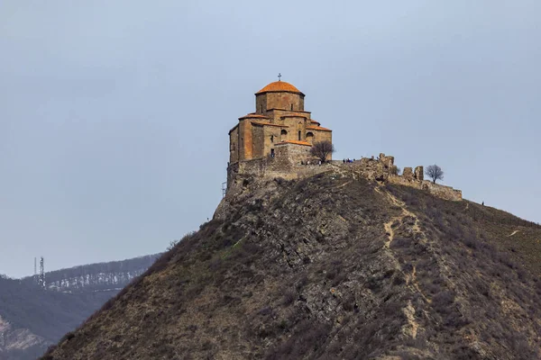 Jvari Manastırı, Gürcistan 'ın Mtskheta kenti yakınlarında bulunan Gürcü ortodoks manastırıdır.