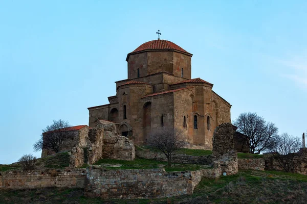 Jvari Manastırı, Gürcistan 'ın Mtskheta kenti yakınlarında bulunan Gürcü ortodoks manastırıdır.
