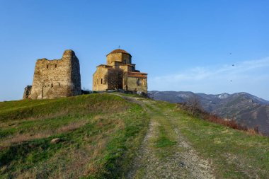 Jvari Manastırı, Gürcistan 'ın Mtskheta kenti yakınlarında bulunan Gürcü ortodoks manastırıdır.