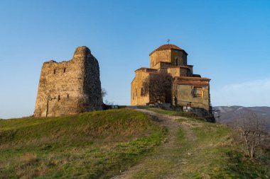 Jvari Manastırı, Gürcistan 'ın Mtskheta kenti yakınlarında bulunan Gürcü ortodoks manastırıdır.