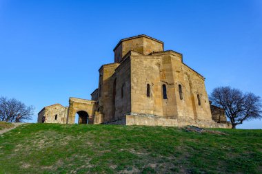 Jvari Manastırı, Gürcistan 'ın Mtskheta kenti yakınlarında bulunan Gürcü ortodoks manastırıdır.