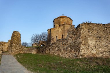 Jvari Manastırı, Gürcistan 'ın Mtskheta kenti yakınlarında bulunan Gürcü ortodoks manastırıdır.