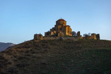 Jvari Manastırı, Gürcistan 'ın Mtskheta kenti yakınlarında bulunan Gürcü ortodoks manastırıdır.