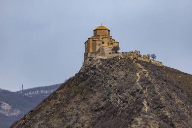 Jvari Manastırı, Gürcistan 'ın Mtskheta kenti yakınlarında bulunan Gürcü ortodoks manastırıdır.