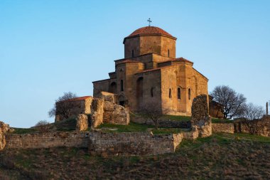 Jvari Manastırı, Gürcistan 'ın Mtskheta kenti yakınlarında bulunan Gürcü ortodoks manastırıdır.