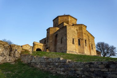 Jvari Manastırı, Gürcistan 'ın Mtskheta kenti yakınlarında bulunan Gürcü ortodoks manastırıdır.