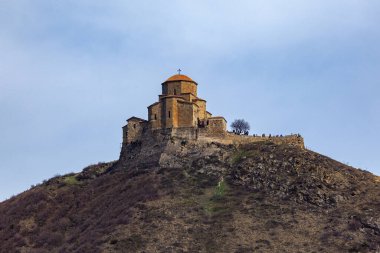 Jvari Manastırı, Gürcistan 'ın Mtskheta kenti yakınlarında bulunan Gürcü ortodoks manastırıdır.