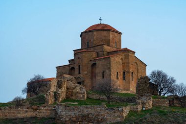 Jvari Manastırı, Gürcistan 'ın Mtskheta kenti yakınlarında bulunan Gürcü ortodoks manastırıdır.