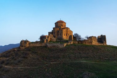 Jvari Manastırı, Gürcistan 'ın Mtskheta kenti yakınlarında bulunan Gürcü ortodoks manastırıdır.