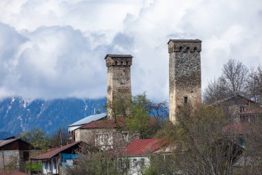 Yukarı Svaneti, Kafkasya 'daki geleneksel Svan Kuleleri. Georgia 'da seyahat.