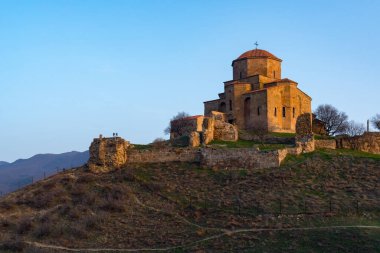 Jvari Manastırı, Gürcistan 'ın Mtskheta kenti yakınlarında bulunan Gürcü ortodoks manastırıdır.