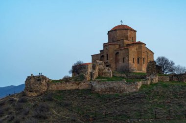 Jvari Manastırı, Gürcistan 'ın Mtskheta kenti yakınlarında bulunan Gürcü ortodoks manastırıdır.