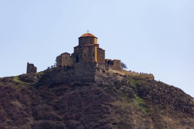 Jvari Manastırı, Mtskheta yakınlarında bulunan Gürcü ortodoks manastırıdır.