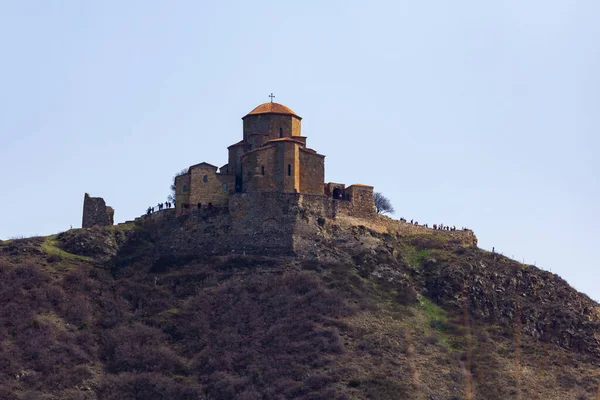 Jvari Manastırı, Mtskheta yakınlarında bulunan Gürcü ortodoks manastırıdır.