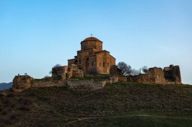 Jvari Manastırı, Gürcistan 'ın Mtskheta kenti yakınlarında bulunan Gürcü ortodoks manastırıdır.