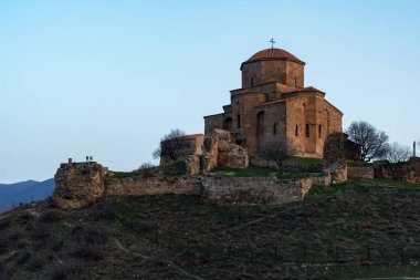 Jvari Manastırı, Gürcistan 'ın Mtskheta kenti yakınlarında bulunan Gürcü ortodoks manastırıdır.