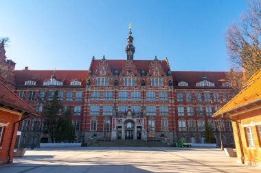 Gdansk, Polonya - 11 Mart 2022: Gdansk Teknoloji Üniversitesi ana binası