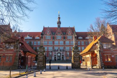 Gdansk, Polonya - 11 Mart 2022: Gdansk Teknoloji Üniversitesi ana binası
