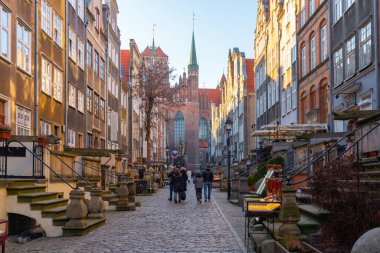 Gdansk, Polonya - 12 Mart 2022: Mariacka Caddesi 'nin mimarisi. Seyahat