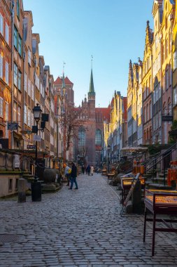 Gdansk, Polonya - 12 Mart 2022: Mariacka Caddesi 'nin mimarisi. Seyahat