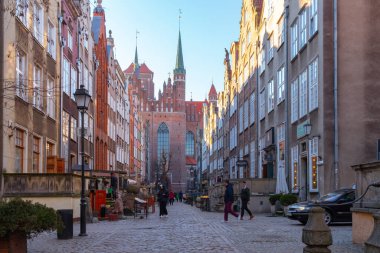 Gdansk, Polonya - 12 Mart 2022: Mariacka Caddesi 'nin mimarisi. Seyahat