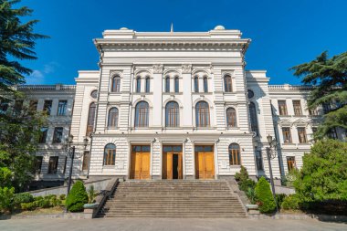 1918 'de kurulan Tiflis Eyalet Üniversitesi manzarası. Eğitim