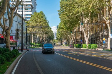 Tiflis, Georgia - 18 Eylül 2021: Chavchavadze Bulvarı, Tiflis. Seyahat