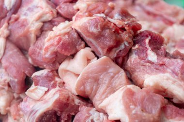 Gürcistan mtsvadi 'si, Shashlik hazırlığı. Izgarada Shashlik tüttürüyorum. Çubukta mangal.