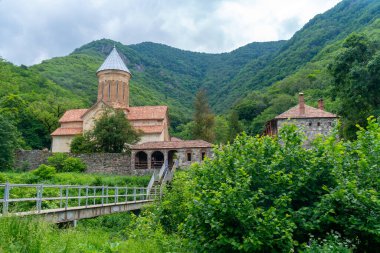Kvatakhevi Karli 'deki bir ortaçağ Gürcü Ortodoks manastırı. Din