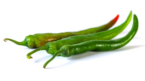 Зеленый Перец Чили Выделяется Белом Фоне Овощи — стоковое фото