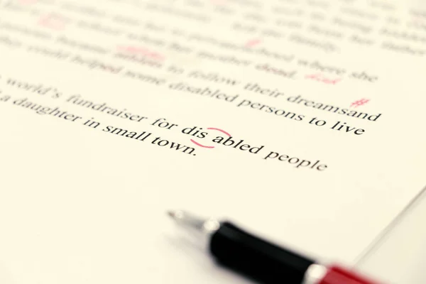 Доведення Англійських Речень Білій Паперовій Роботі Ручкою — стокове фото