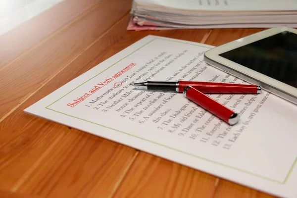 Assunto Verbo Contrato Planilha Sobre Mesa Madeira Classe — Fotografia de Stock