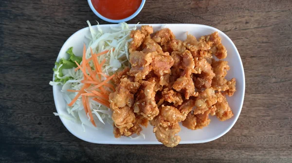 Traditional Thai Fried Chicken Tendon White Plate — Stockfoto
