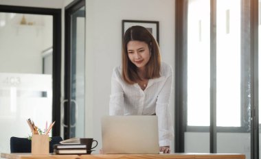 Businesswoman analysing business data on computer.	