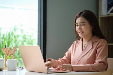 Businesswoman analysing business data on computer.	