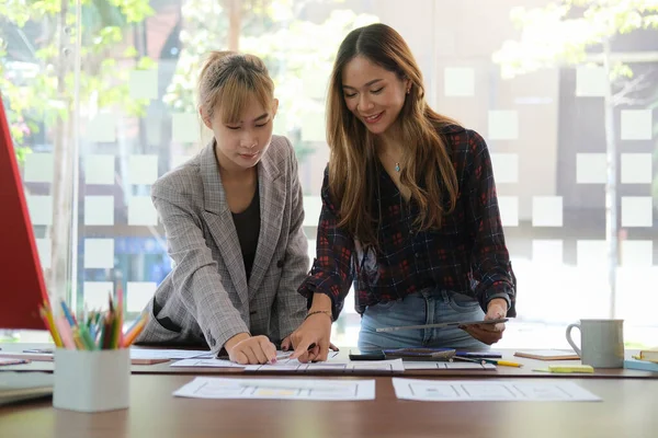 디자이너 애플리케이션 스케치 스케치 템플릿 레이아웃 프레임워크 Wireframe Modern Office — 스톡 사진