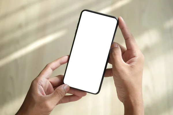Nahaufnahme Mann Hände Halten Smartphone Mit Leerem Bildschirm Für Werbung — Stockfoto