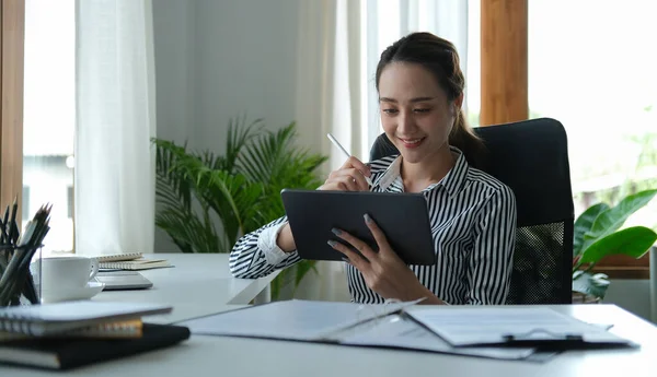 Businesswoman Sitting Modern Office Checking Financial Data Digital Tablet — Φωτογραφία Αρχείου